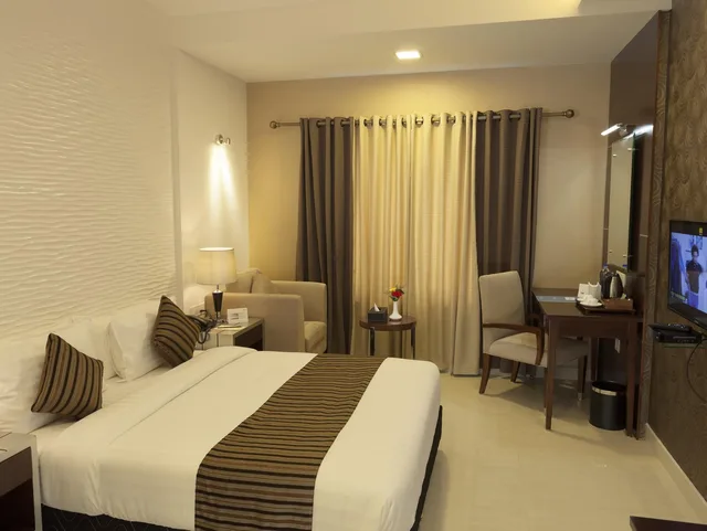 Emerald، Abaam Hotel 1/2