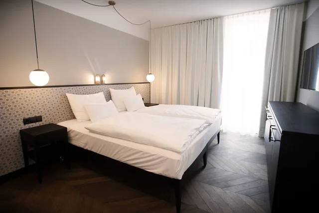 جناح جونيور بسرير كينج، Hotel Caroline 2/3