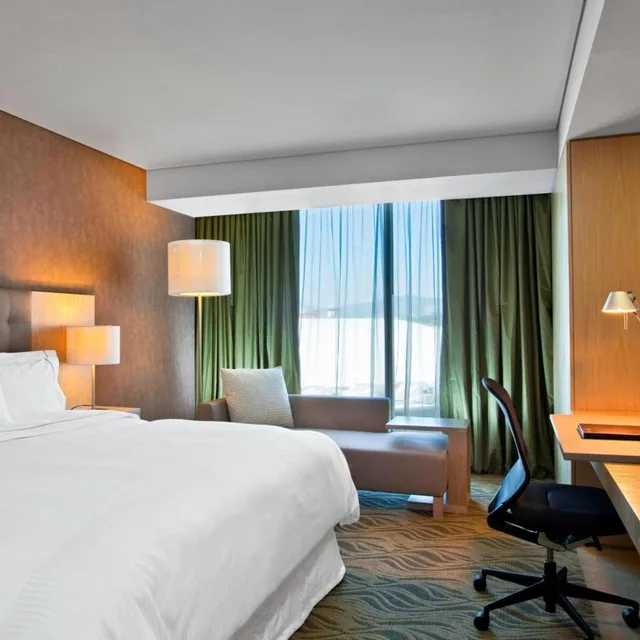 غرفة بريميوم بسرير كينج بإطلالة على المدينة، THE WESTIN GUADALAJARA 3/8