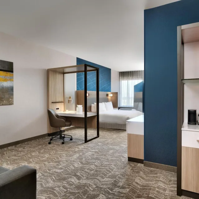 جناح بسرير كينج مع سرير سحّاب إضافي مع أريكة لذوي الإعاقة، SpringHill Suites by Marriott Phoenix Scottsdale 4/5