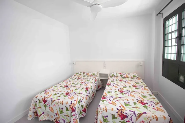 شقة كومفورت بسرير كينج وسريرين منفصلين بشرفة بغرفتي نوم، Morana Apartamentos 2/5