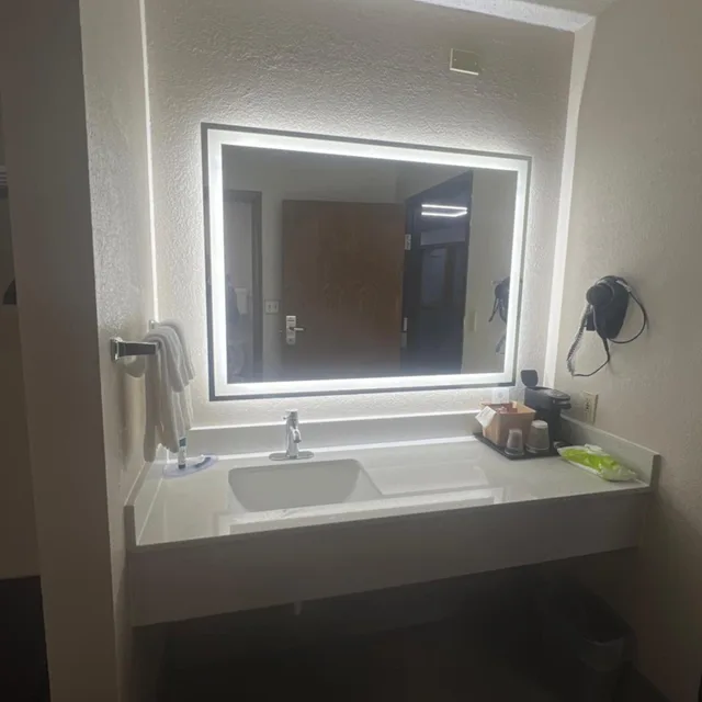 Studio, King Bed, Apple Tree Inn and Suites 4/4
