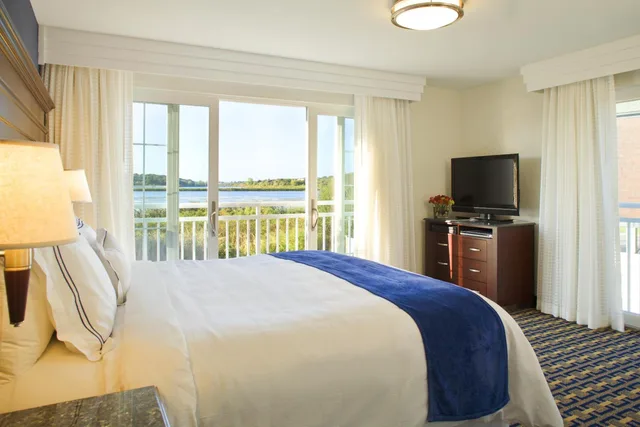 جناح بسرير كينج، Newport Beach Hotel Suites 1/4