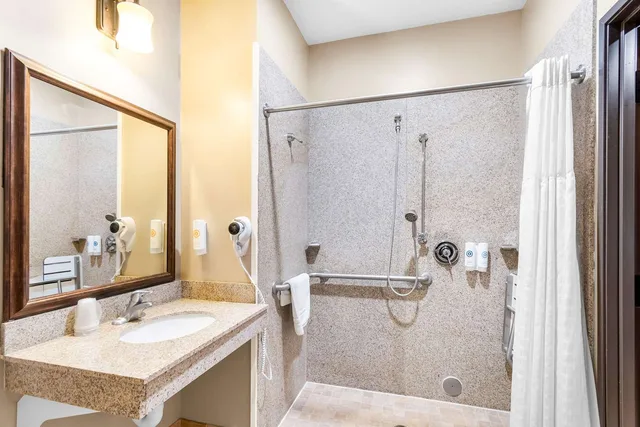 غرفة بسريرين كوين لذوي الإعاقة، Comfort Inn and Suites Mountain Iron And Virginia 4/4
