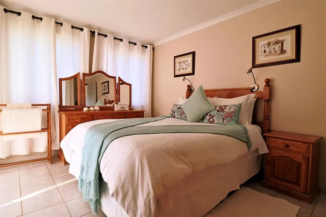 بنتهاوس فاخر بسرير مزدوج وسريرين منفصلين بإطلالة على البحر بغرفة نوم واحدة، Baywatch Villa Guest House And Self Catering Accommodation 1/3