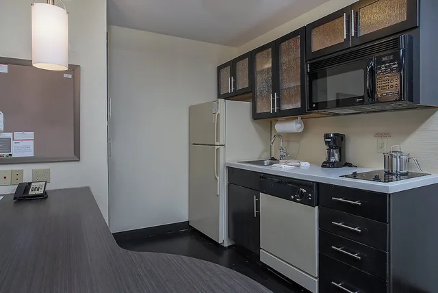 جناح بسرير كوين بغرفة نوم واحدة لذوي الإعاقة، Candlewood Suites Louisville Airport, an IHG Hotel 5/6