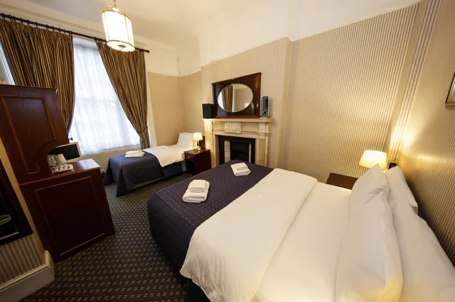 غرفة ثلاثية بثلاثة أسرّة، Regency House 2/7
