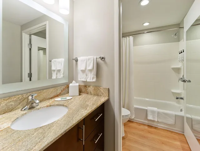 جناح بسريرين كوين بغرفتي نوم مع أريكة، TownePlace Suites Orlando at Flamingo Crossings Town Center/Western Entrance 3/4