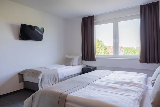 غرفة قياسية ثلاثية بثلاثة أسرّة، Hotel Aviva Neue Messe 1/6