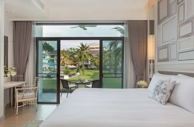 Room, King Bed, Garden View, Terrace, U Sathorn Bangkok Hotel 1/4