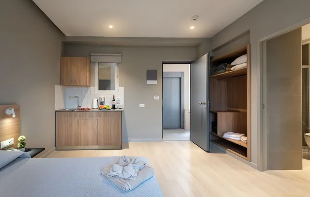 Room, 1 Queen and 1 Single Bed, Sunday Hotel 4/5