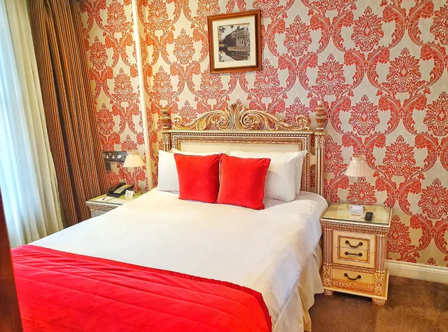 Double Room Queen, Ashburn 2/10