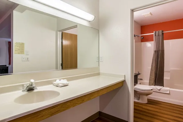 غرفة قياسية بسريرين كوين، Motel6 Barkeyville, PA 5/5