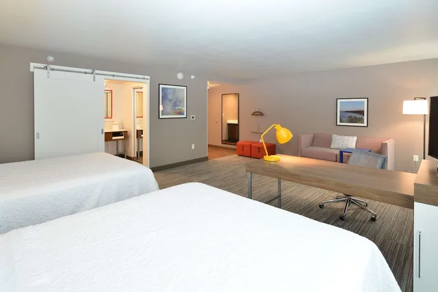 جناح استوديو بسريرين كوين مع أريكة، Hampton Inn & Suites Menomonie-UW Stout 1/3