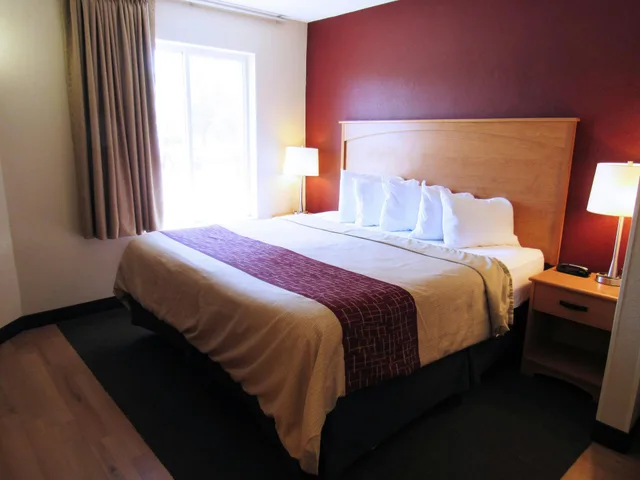 Superior, King Bed, Red Roof Inn Fargo 1/3