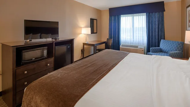 جناح كبير بسرير كينج بإطلالة على النهر، Best Western Port Huron Blue Water Bridge 2/5