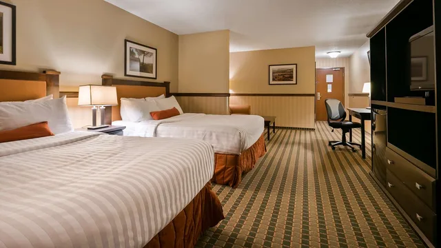 Mini, Suite, 2 Queen Beds, Sofa، Best Western Diamond Inn 1/3