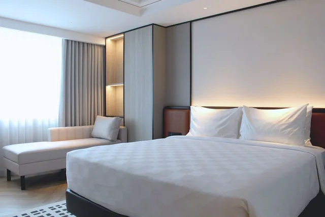 New Deluxe Queen Room، Hotel Ciputra Cibubur managed by Swiss-Belhotel International 1/6
