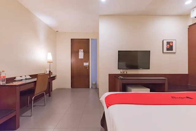 Junior Suite, RedDoorz Plus @ Cipaganti Street 3 9/10
