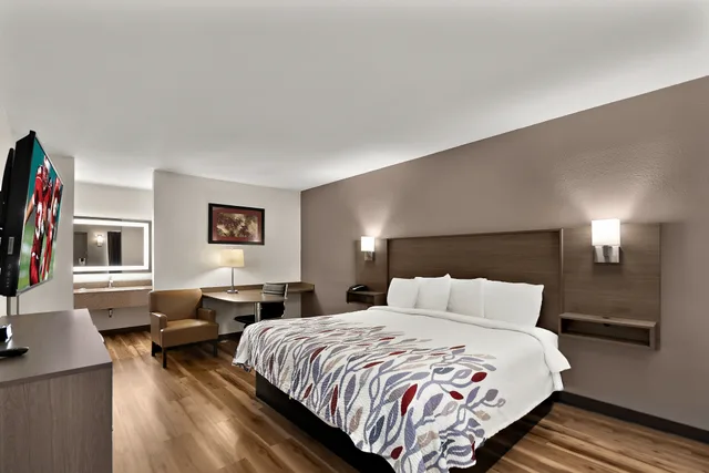 Superior, King Bed, Red Roof Inn Winchester, VA 4/8