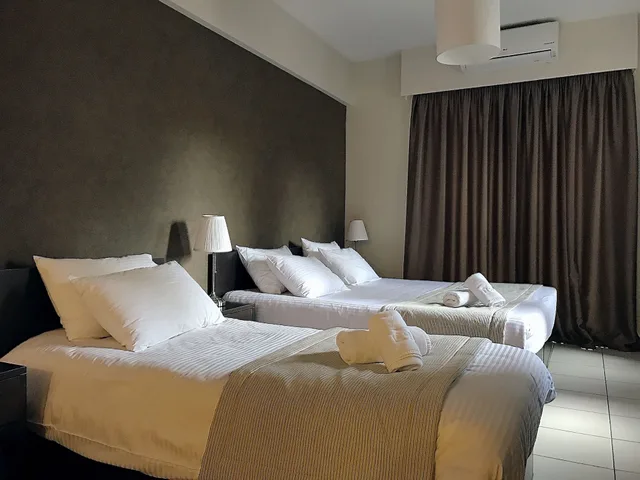 Deluxe, Triple, 1 King and 1 Single Beds, Mc Queen Hotel 2/5