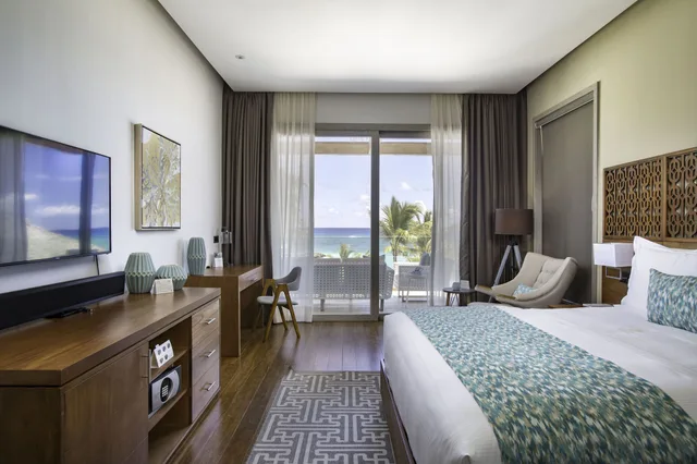 2 Bedrooms, Suite, 1 King and 2 Queen Beds, Beach Front, Eden Roc At Cap Cana 1/5