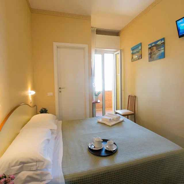 Small Double, Balcony, Crosal 2/4