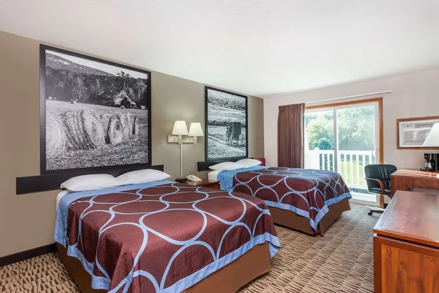 غرفة بسريرين مزدوجين، Baymont Inn and Suites by Wyndham Platteville 1/10