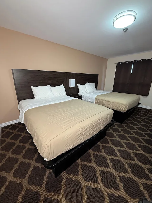 Room, 2 Queen Beds, Falls Lodge by the Falls 3/10