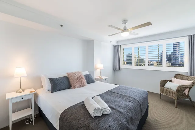 شقة سوبيريور بسرير كينج وسريرين منفصلين بغرفتي نوم، The Meriton On Main Beach 4/10