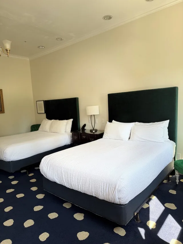 غرفة بسريرين كوين، The Sterling Hotel 5/10