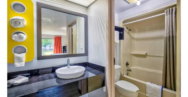 2 Queen Beds - Smoking, Micfridge، Motel6 Ashland, VA 4/7