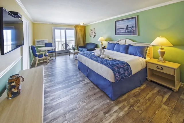جناح استوديو بسرير كينج بإطلالة على البحر بشرفة، Drifting Sands Oceanfront Hotel 1/10