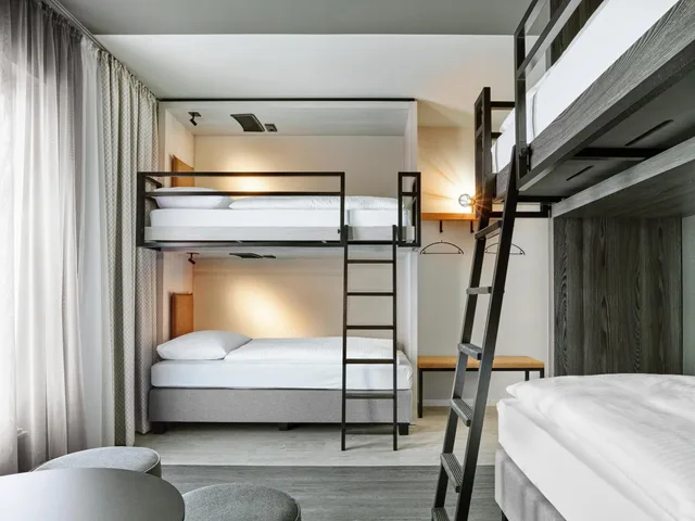 Room, Quadruple, H2 Hotel Saarbrucken 3/10