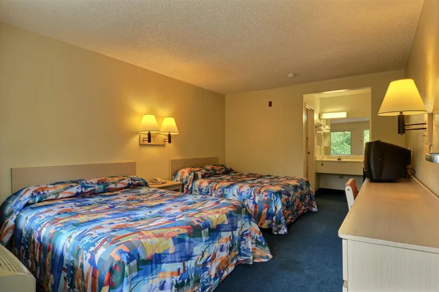 Room, Quadruple, Accessible, Motel6 Seattle, WA - South 2/10