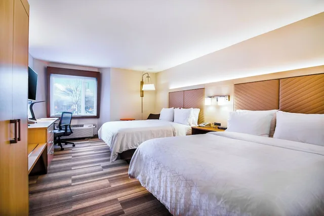 غرفة قياسية بسريرين كوين، Holiday Inn Express Suites Langley 1/4