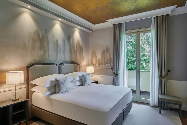 غرفة كلاسيكية بسرير كوين بإطلالة على الحديقة بشرفة، Grotta Giusti Thermal Spa Resort Tuscany, Autograph Collection 1/2