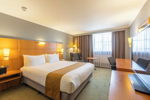 غرفة بريميوم بسرير كوين في طابق مرتفع، Holiday Inn London Sutton 1/10