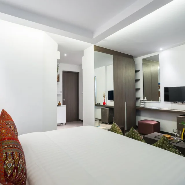 جناح، Aim House Bangkok 8/10