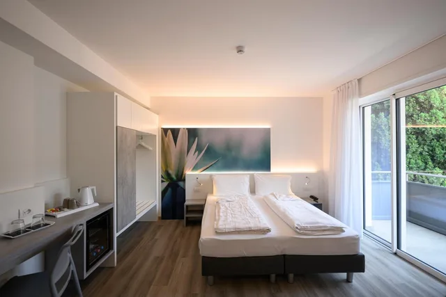 غرفة ثلاثية، Hotel Riviera 8/10
