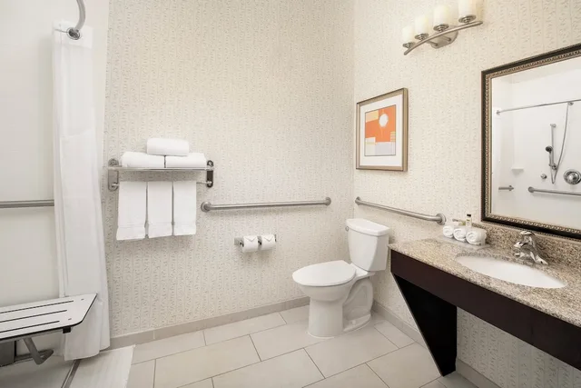 غرفة قياسية بسرير كينج لذوي الإعاقة، Holiday Inn Express Hotel Suites Uvalde 1/1