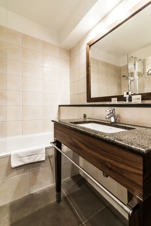 1 Bedroom, Superior, King Bed, Sofa, Airport Hotel Okecie 8/9