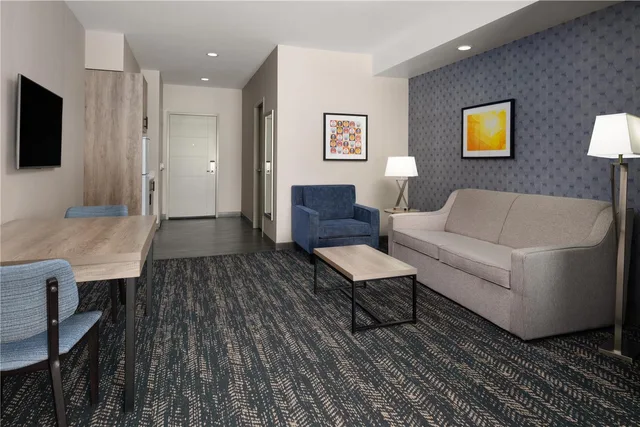 Executive, Suite, King Bed, Sofa, Kitchen, Best Western Premier Executive Residency Medicine Hat 1/3