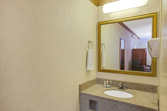 غرفة بسرير كينج، Travelodge by Wyndham Parsippany 9/10
