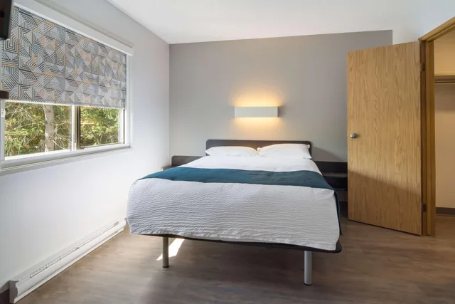 غرفة بسرير كوين، Motel6 Saanichton, BC - Victoria Airport 1/7