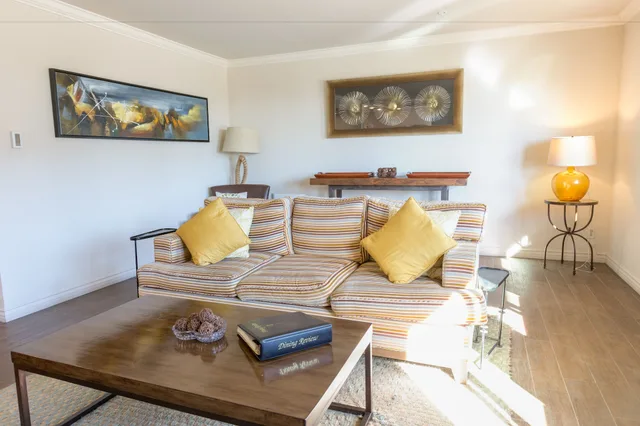 Deluxe, King Bed, Partial Ocean View, Cambria Landing Inn & Suites 8/10