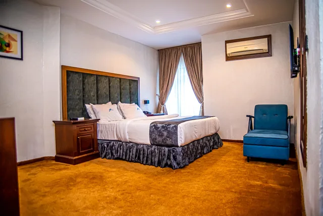 Diplomat, Suite, King Bed, Sofa، Caledonian Suites 1/2