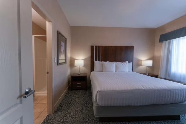 جناح بسرير كينج وسرير كوين مع أريكة بمطبخ صغير، Prestige Cranbrook Hotel, BW Premier Collection 3/5