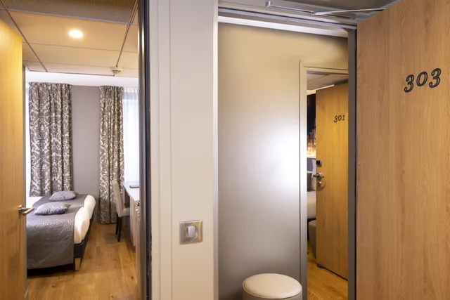 3 Bedrooms, Connecting, Family, 3 Queen Beds, Hotel Theoreme 7/8