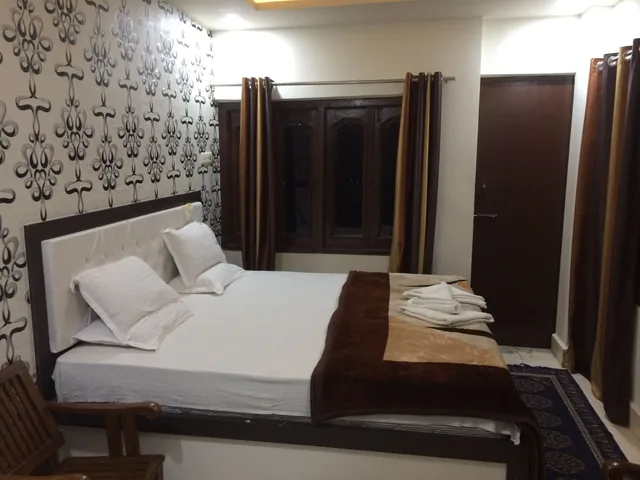 غرفة ديلوكس بسرير كينج بإطلالة على النهر، Sita Guest House 3/8